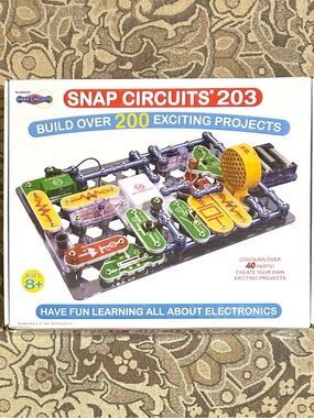 Snap Circuits 203 - Build over 200 Exciting Projects. Complete with Instructions